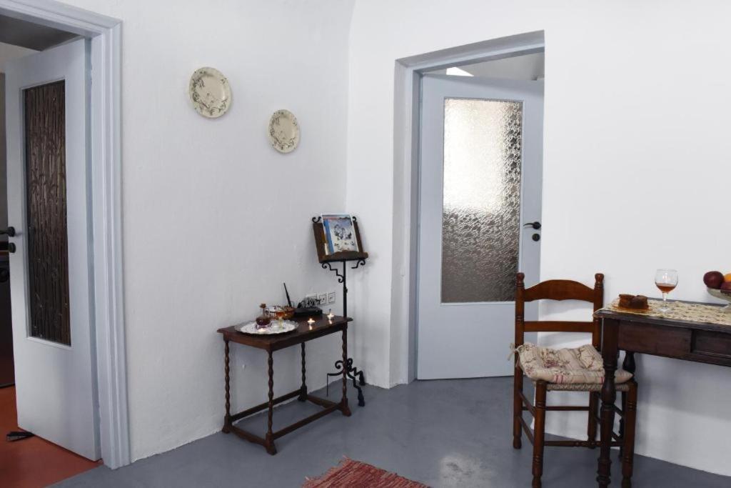 Calderimi Traditional * Fira (Santorini)